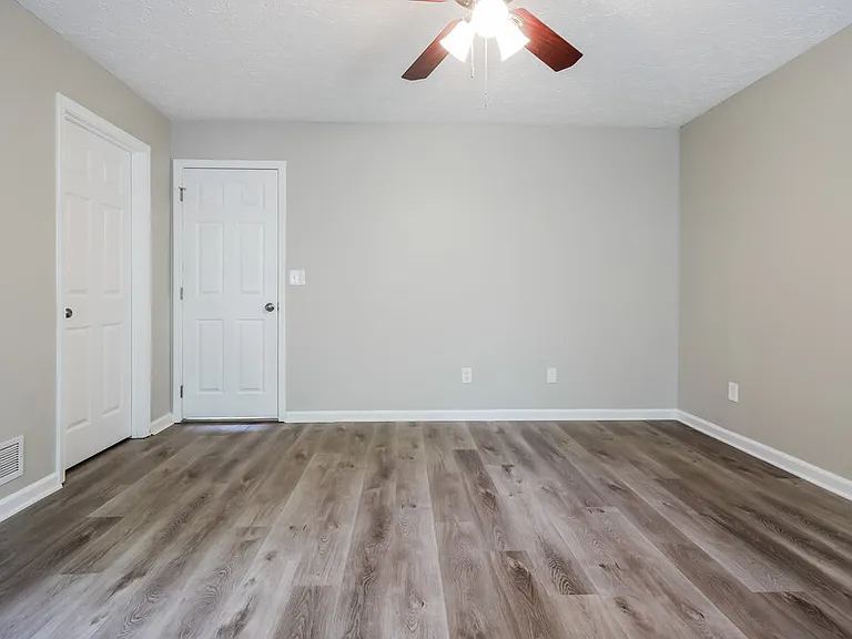 810 Windsor Dr — Photo 13