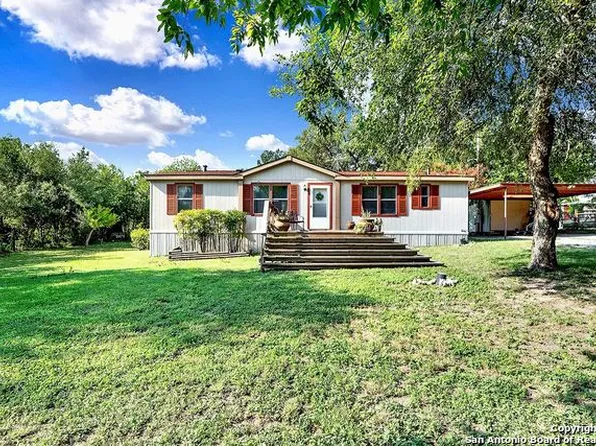 180 County Road 4636, Hondo, TX 78861