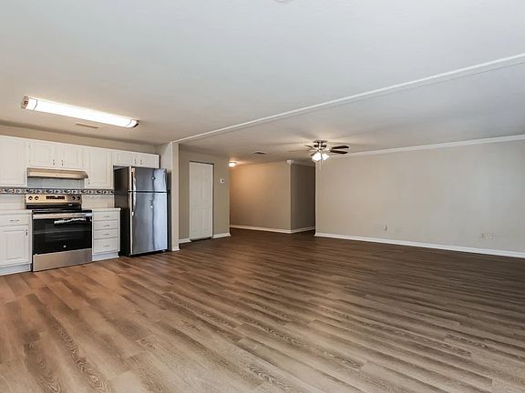4th image of 6826 Eden Ln