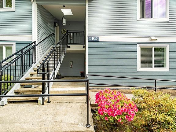 3rd image of 250 NW Dogwood St APT B202