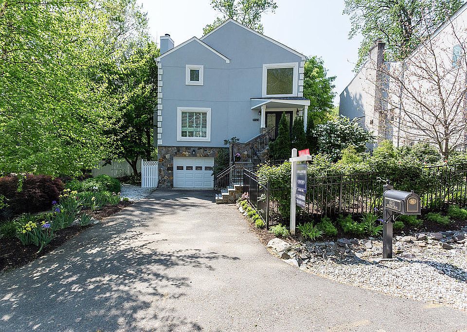1st image of 6851 Melrose Dr