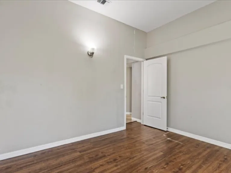 Blenheim Dr — Photo 9