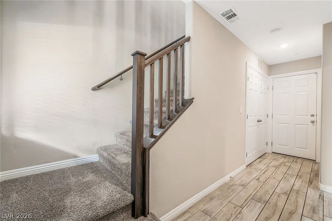 3 bed, 2.0 bath, 1256 sqft, $1,875 — Photo 4