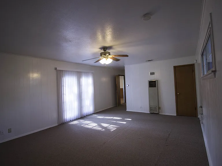 1004 Crescent St — Photo 8