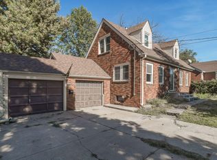 6413 Sunset Ter, Windsor Heights, IA 50324