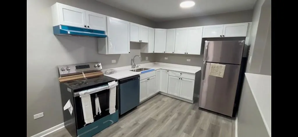 8646 S Roberts Rd — Photo 1