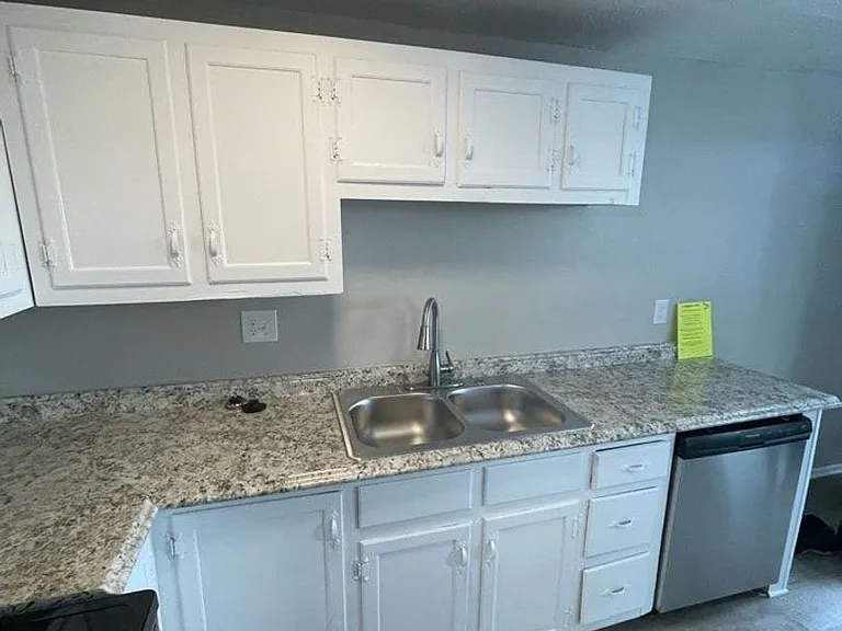 Eliot Circle Apartments — Photo 8