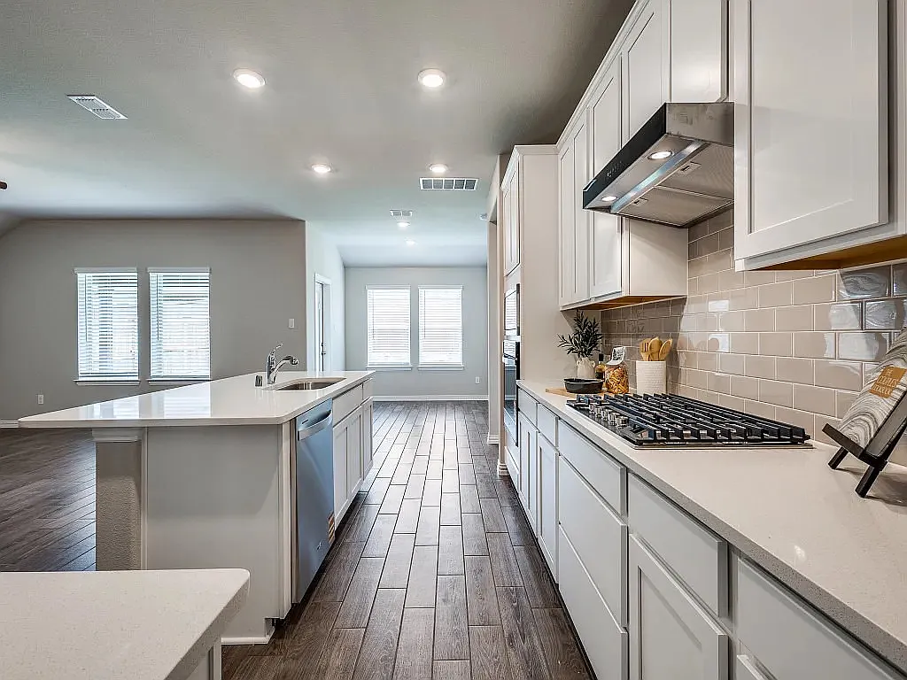 4 bed, 2075 sqft, $2,400 — Photo 4