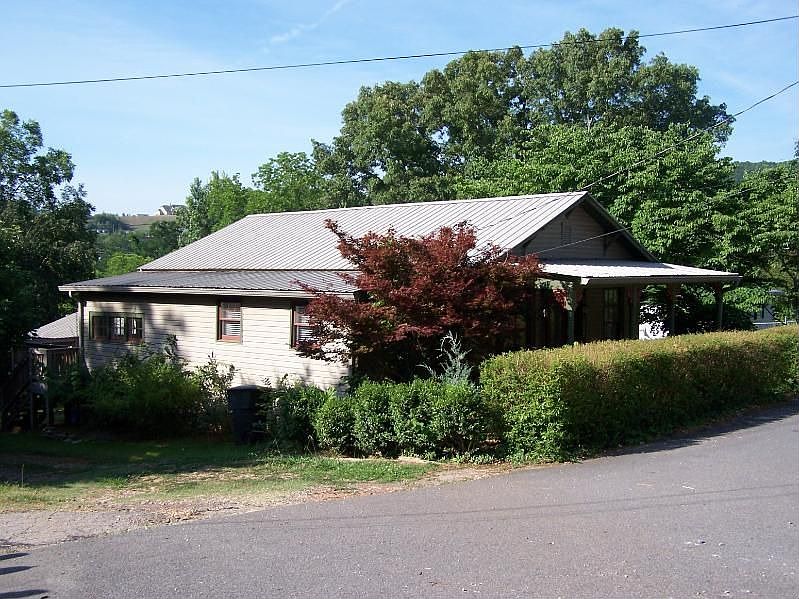 1st image of 122 Schultz Ave