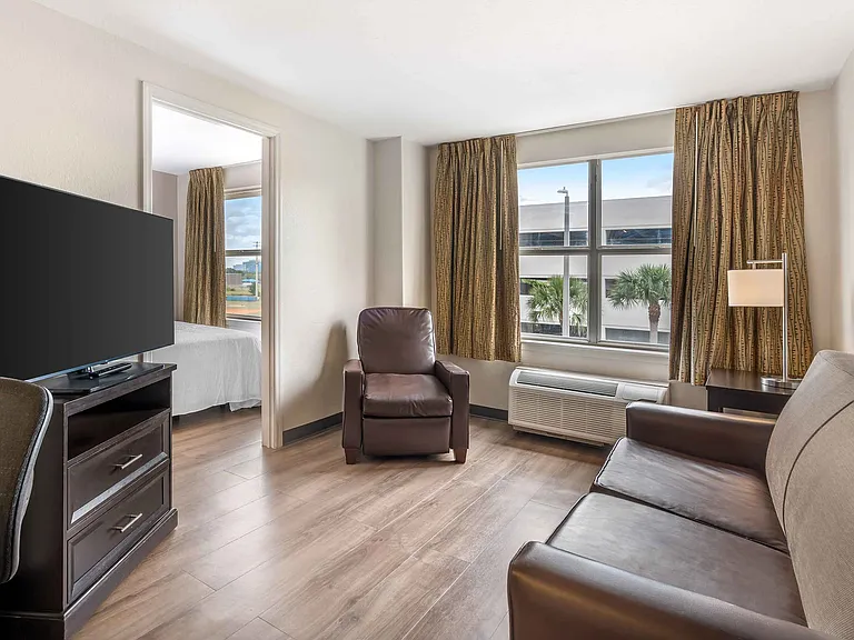 1 Bedroom Suite - 2 Full Beds