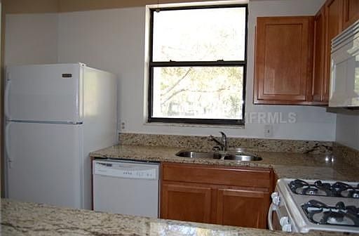 4th image of 208 Laurel Cove Way