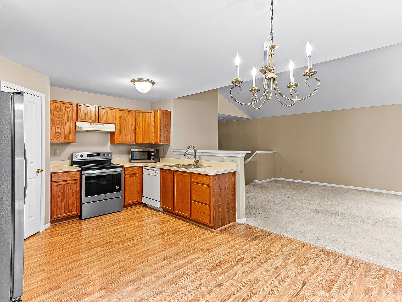 2 bed, 1385 sqft, $1,900 — Photo 4