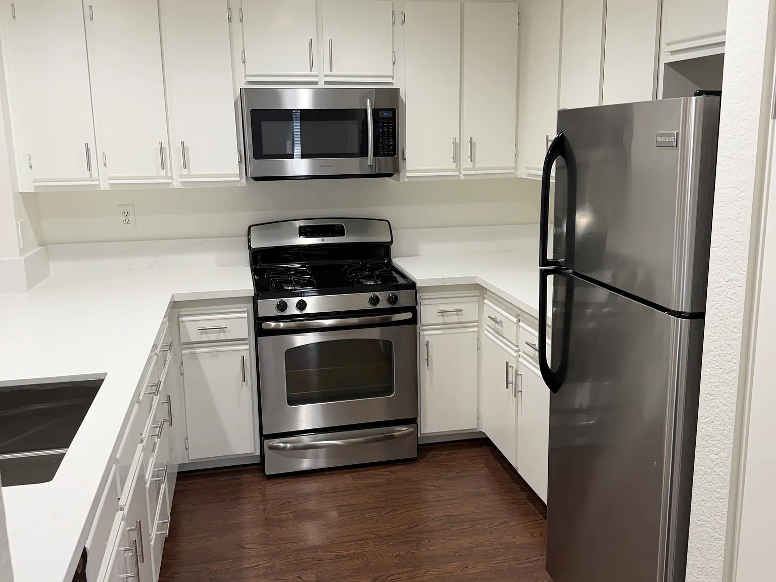 2 bed, 1080 sqft, $3,300 — Photo 4