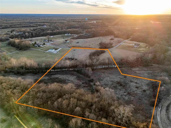 60 Spring House Ln, Troy, MO 63379