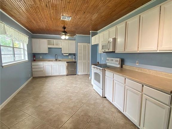 5th image of 125 Roberta Dr