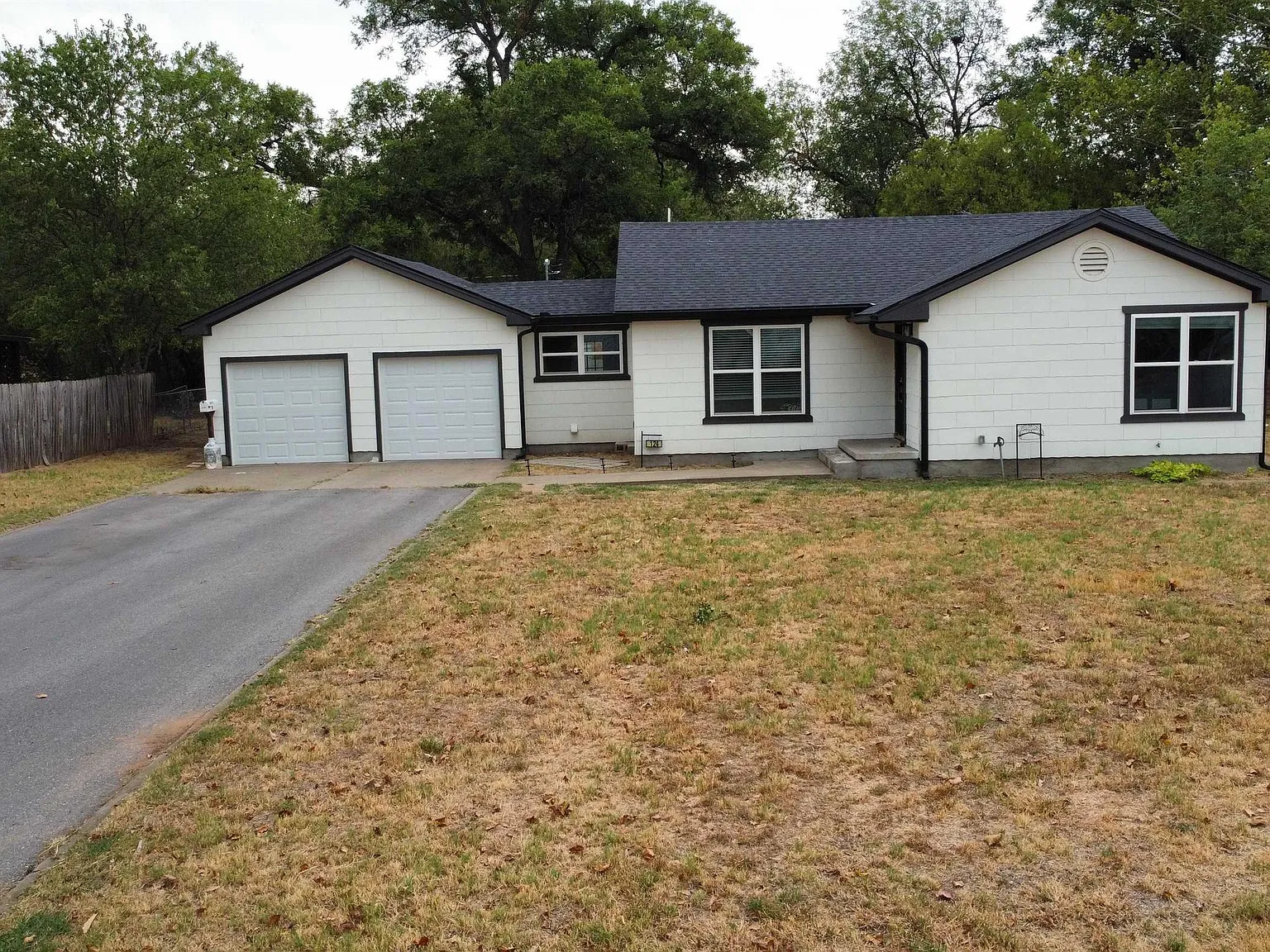 2 bed, 1.0 bath, 1213 sqft, $1,800 — Photo 1