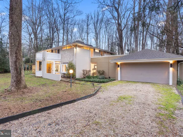 9312 Garden Ct, Potomac, MD 20854