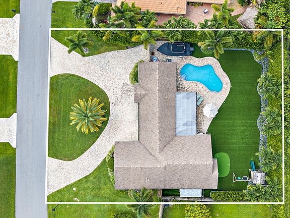 4th image of 215 Golfview Drive
