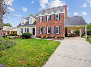 704 Fordham St, Rockville, MD 20850