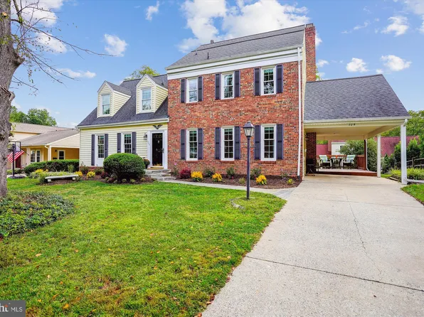 704 Fordham St, Rockville, MD 20850