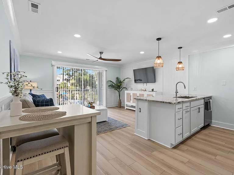 330 S Middleton Dr NW #306 — Photo 9