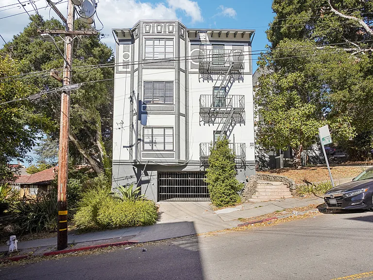 2363 Le Conte — Photo 20
