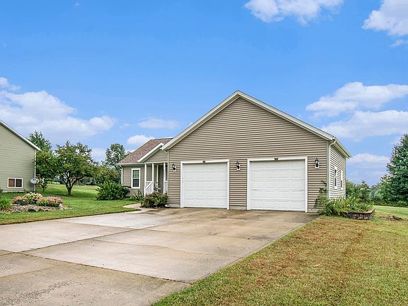2nd image of 60692 Whitethorn Ln
