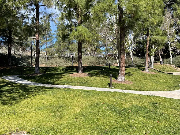 23137 Cheyenne Dr — Photo 32