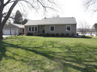 2203 Edgewood Dr, Woodstock, IL 60098