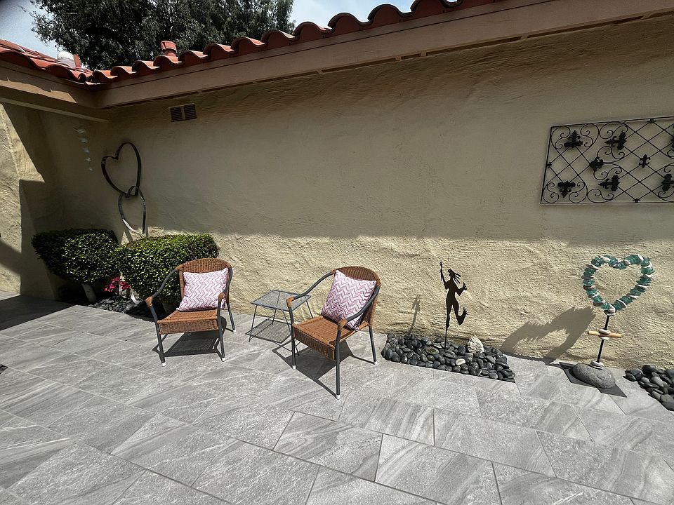 Front entryway patio