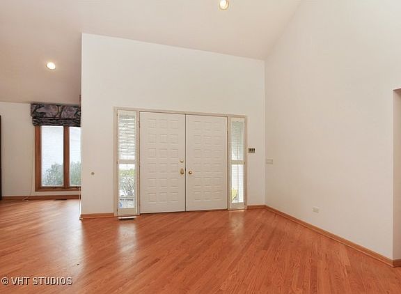 3rd image of 1885 Keats Ln