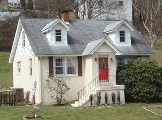 2608 Grassy Branch Rd, Bluefield, WV 24701