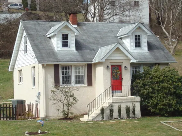 2608 Grassy Branch Rd, Bluefield, WV 24701