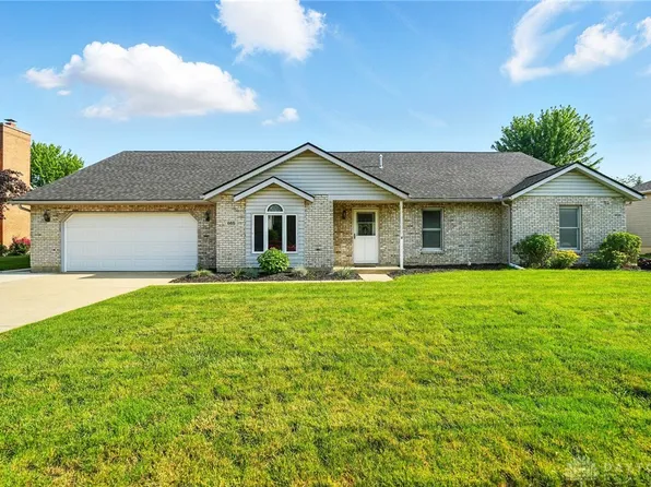 865 Copperfield Ln, Tipp City, OH 45371