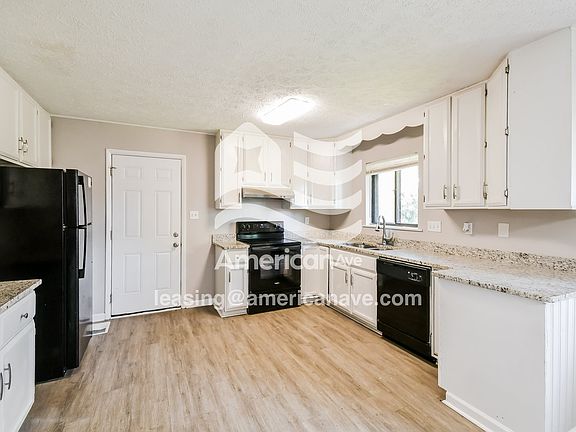 297649_005_kitchen_13796945.jpg