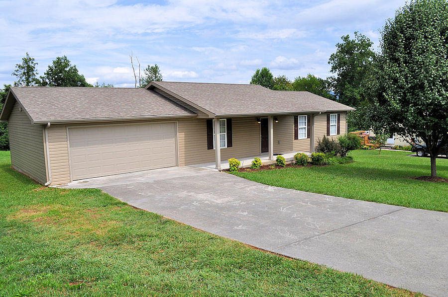 1st image of 622 Water Oak Dr