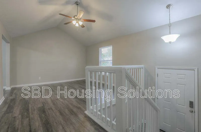 3 bed, 2.0 bath, $1,525 — Photo 2