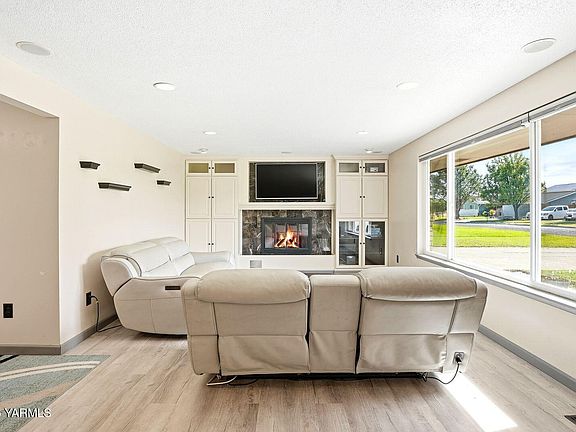 4th image of 805 S 60th Ave