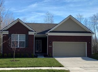 38681 Chasewood Ct, Farmington Hills, MI 48335