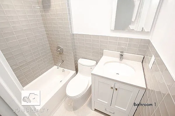 Rented by Jonis Realty | media 8