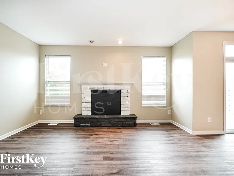 175 Poe Ave — Photo 5