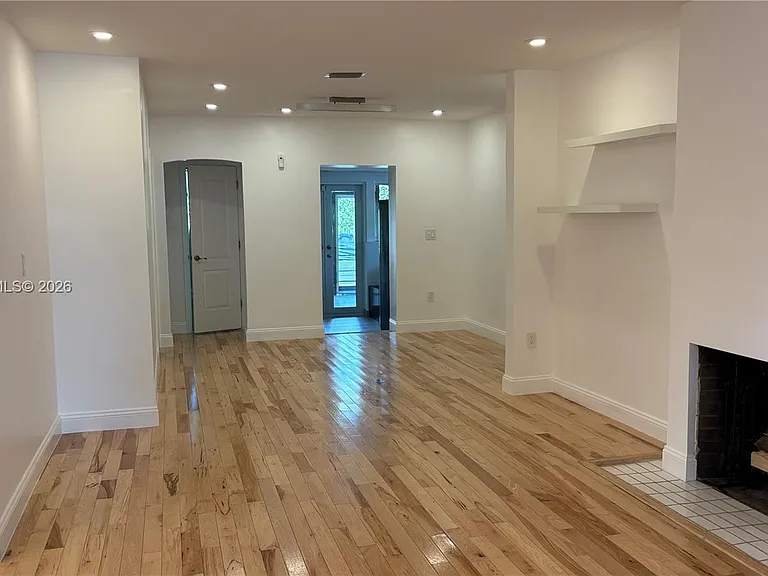 250 SW 19th Rd — Photo 4