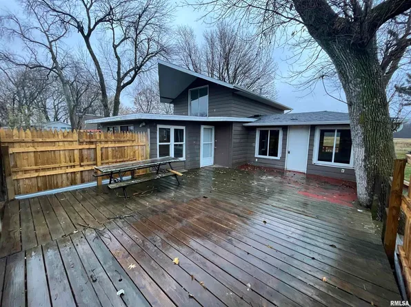 9998 297th St, Allens Grove, IA 52746