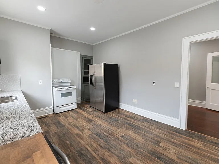 501 Steele St — Photo 37