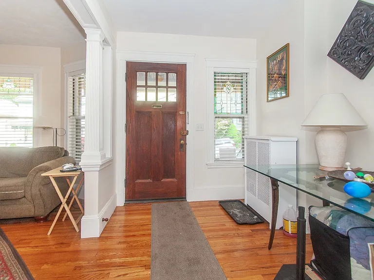 29 Chardon Rd — Photo 4