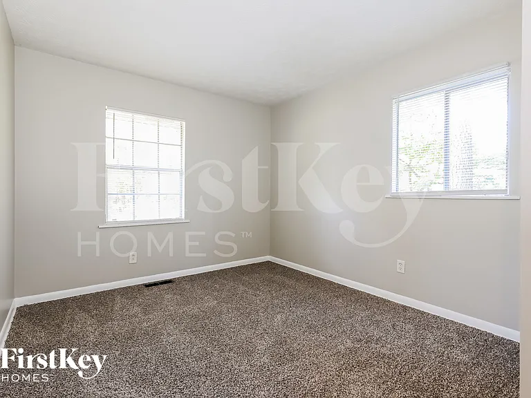 568 Dixon Rd — Photo 9