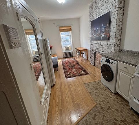 2nd image of 314 W 90th St APT 3A