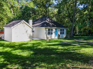 10520 Locust Dr, Fenton, MI 48430