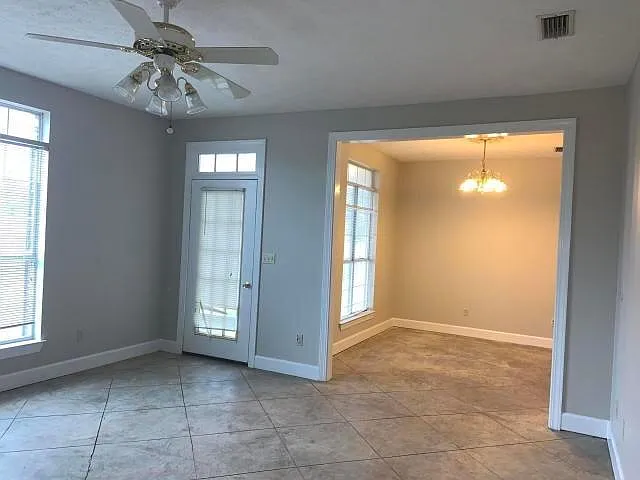4 bed, 1958 sqft, $2,000 — Photo 3