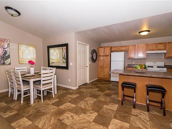 4th image of 542 Newman Ln